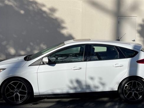 Used 2018 Ford Focus SEL FWD image 2