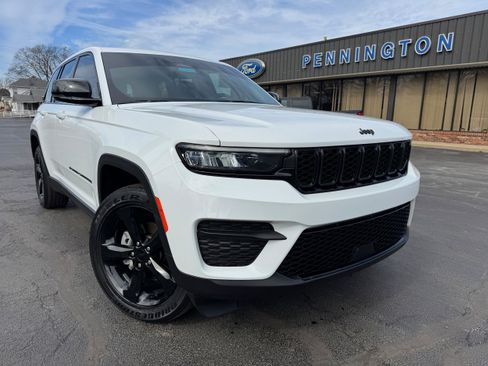 Used 2024 Jeep Grand Cherokee Altitude AWD/4WD image 1