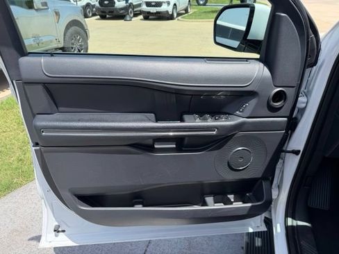 Used 2024 Ford Expedition XLT RWD image 10