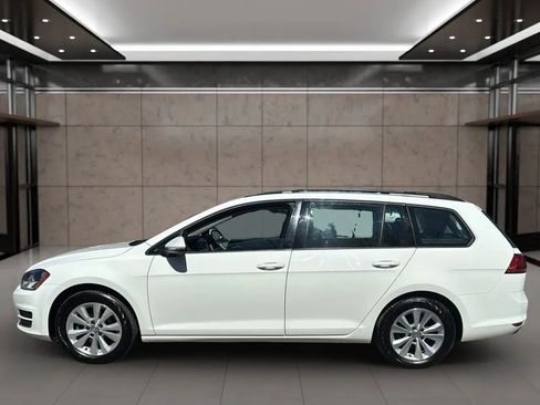 Used 2017 Volkswagen Golf S image 8