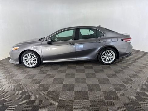 Used 2020 Toyota Camry XLE FWD image 10
