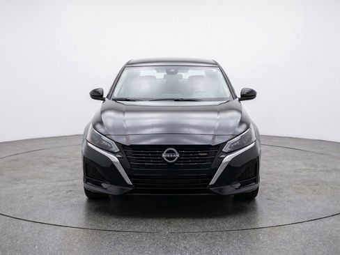 Used 2025 Nissan Altima 2.5 SV FWD image 2