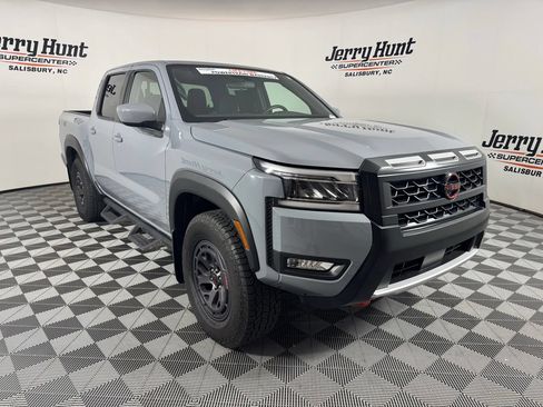 Used 2025 Nissan Frontier PRO-4X AWD/4WD image 5