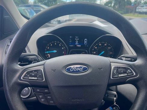 Used 2017 Ford Escape SE w/ Equipment Group 201A AWD/4WD image 12