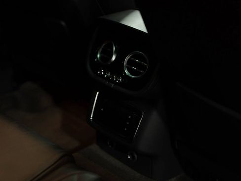 Used 2019 Bentley Bentayga AWD/4WD image 56