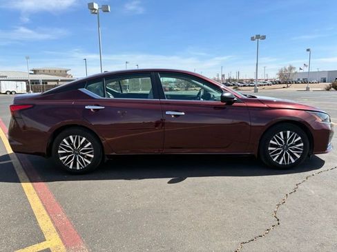 Certified 2024 Nissan Altima 2.5 SV FWD image 7