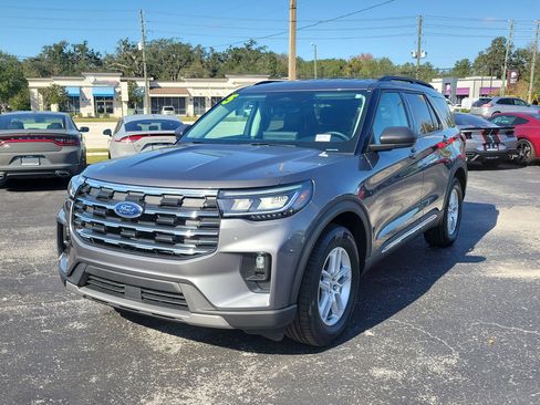 Used 2025 Ford Explorer Active w/ Active Comfort Package image 3