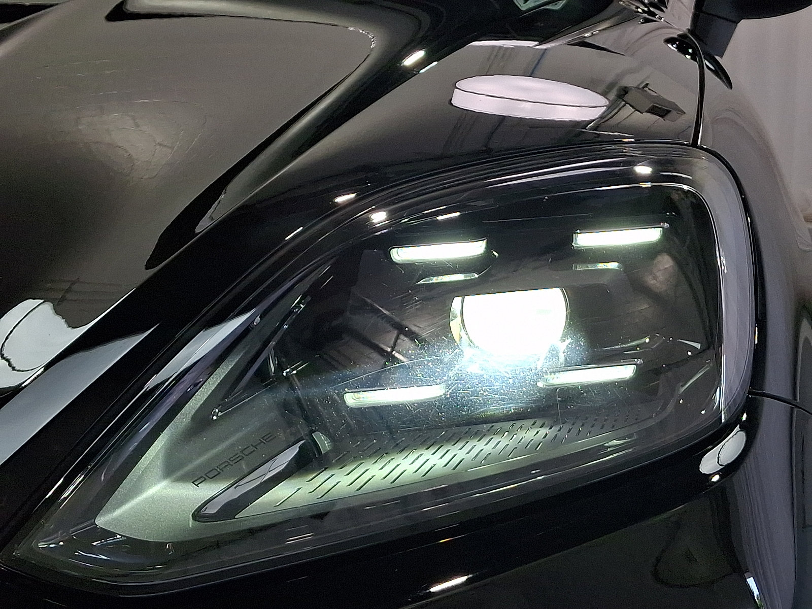 Used 2024 Porsche Cayenne AWD/4WD image 9