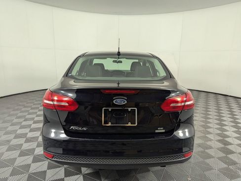 Used 2017 Ford Focus SE image 5
