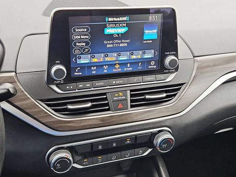 Used 2025 Nissan Altima 2.5 SV FWD image 19