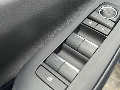 New 2026 Toyota Prius Plug-In Hybrid FWD image 38