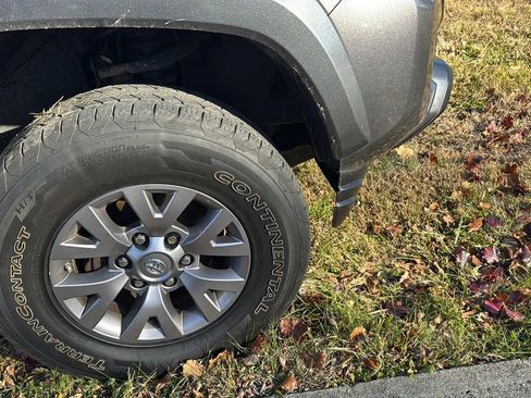 Used 2017 Toyota Tacoma 4x4 Access Cab image 5