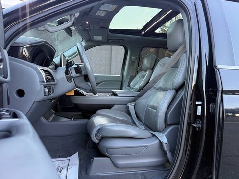 Used 2018 Lincoln Navigator Reserve AWD/4WD image 42