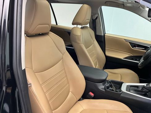 Used 2019 Toyota RAV4 XLE Premium w/ Cold Weather Package FWD image 7