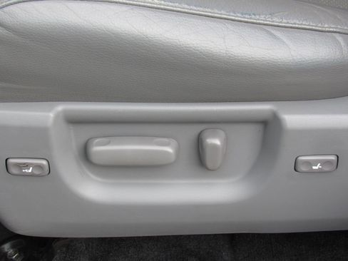 Used 2018 Toyota Sequoia Platinum AWD/4WD image 12