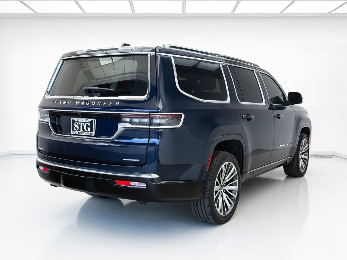 Used 2023 Jeep Grand Wagoneer Series III AWD/4WD image 4