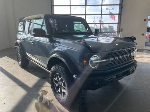 Certified 2025 Ford Bronco Badlands AWD/4WD image 4