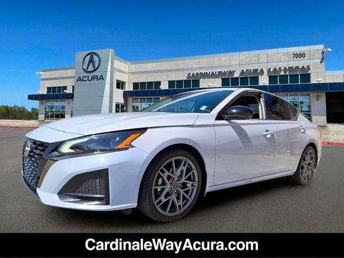 Used 2024 Nissan Altima 2.0 SR FWD image 2
