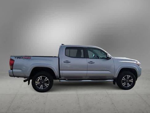 Used 2016 Toyota Tacoma TRD Sport w/ Towing Package image 8