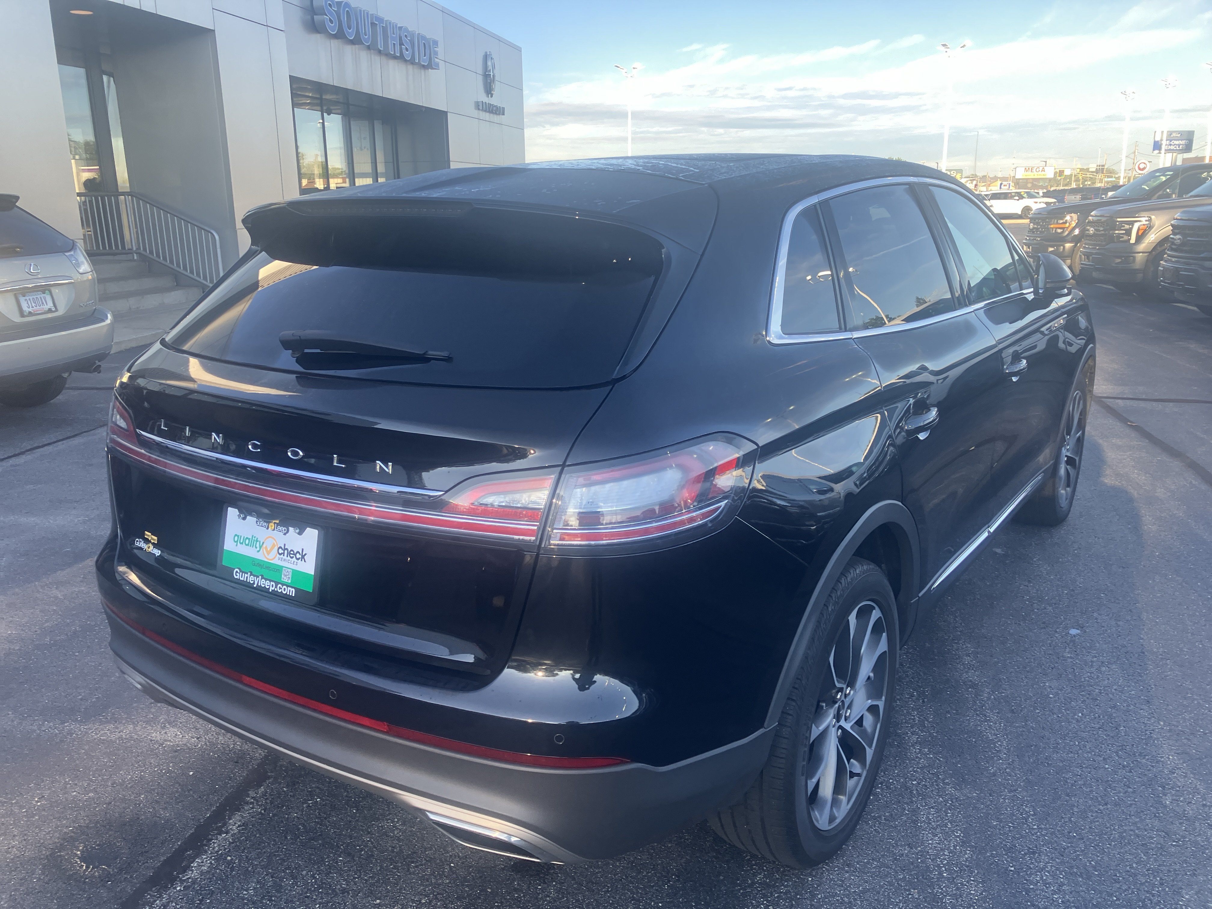 Used 2023 Lincoln Nautilus Reserve AWD/4WD image 7