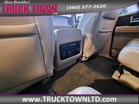 Used 2015 Lincoln Navigator 4WD image 12