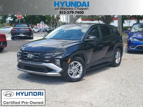 Used 2025 Hyundai Tucson SE image 1