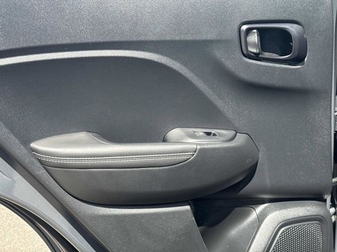 Used 2024 Hyundai Venue Limited image 11