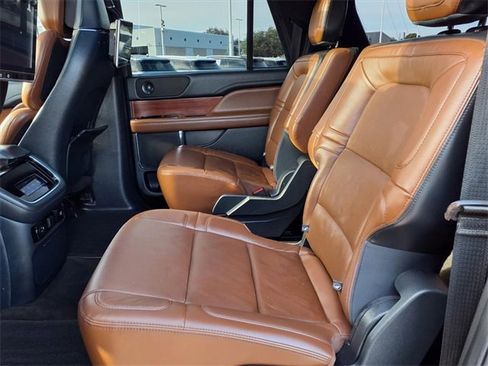 Certified 2023 Lincoln Navigator L Reserve image 9