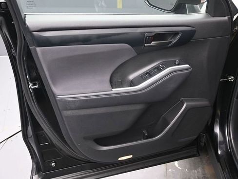 Certified 2022 Toyota Highlander LE image 16