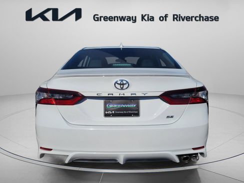 Used 2024 Toyota Camry SE image 5