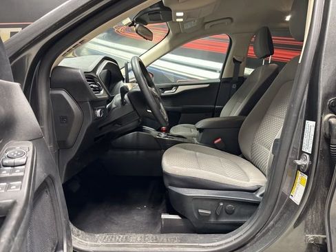 Used 2020 Ford Escape SE image 4