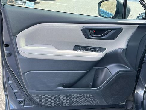 Certified 2025 Subaru Forester image 9