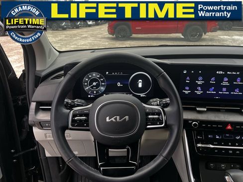 Used 2024 Kia Carnival SX image 21