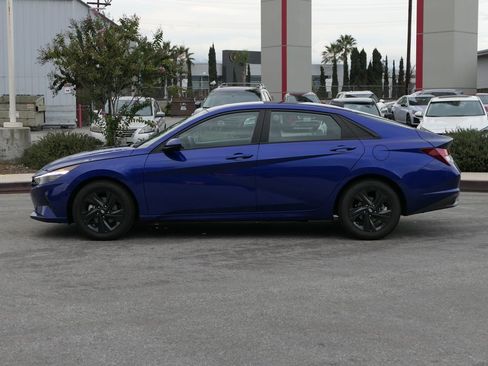 Certified 2023 Hyundai Elantra SEL w/ Preferred Accessory Package image 6