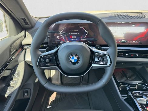 Used 2025 BMW 530i xDrive w/ Premium Package AWD/4WD image 11