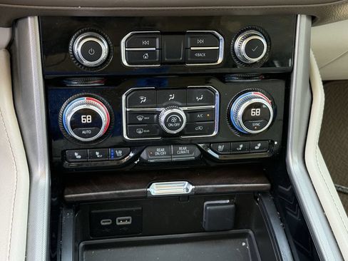 Used 2024 GMC Yukon XL Denali AWD/4WD image 18
