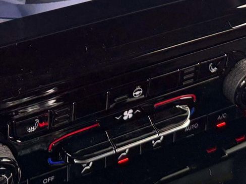 New 2025 Jeep Grand Cherokee L Laredo image 35