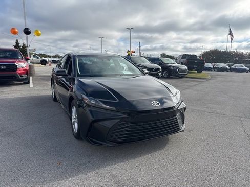 Used 2025 Toyota Camry LE image 2