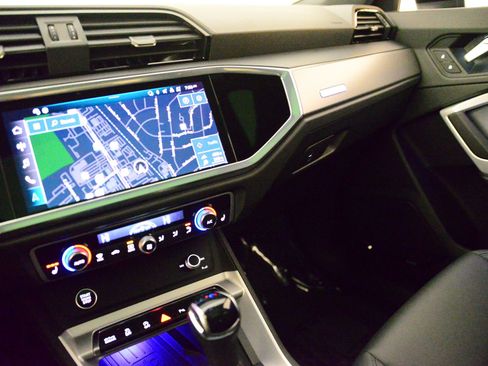 Certified 2025 Audi Q3 2.0T Premium Plus w/ Premium Plus Package image 27