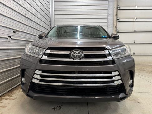 Used 2018 Toyota Highlander Limited Platinum image 2