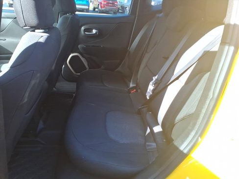 Used 2016 Jeep Renegade Latitude image 8