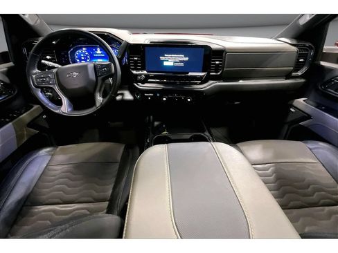 Used 2024 Chevrolet Silverado 2500 ZR2 w/ Technology Package AWD/4WD image 9