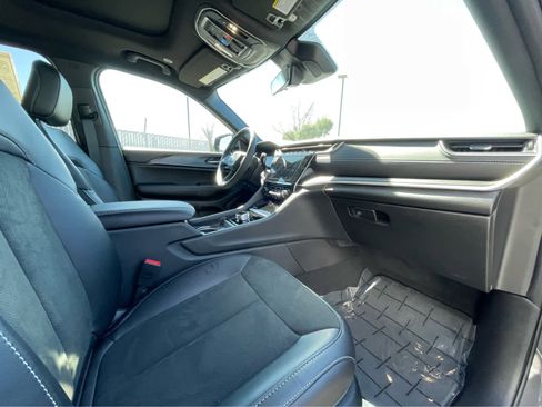 New 2025 Jeep Grand Cherokee L Altitude image 28