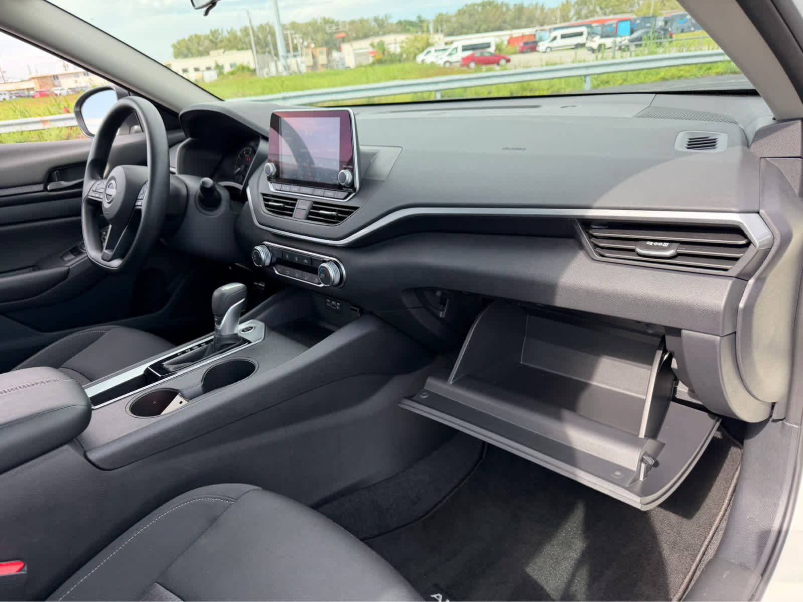 Used 2025 Nissan Altima 2.5 S FWD image 11