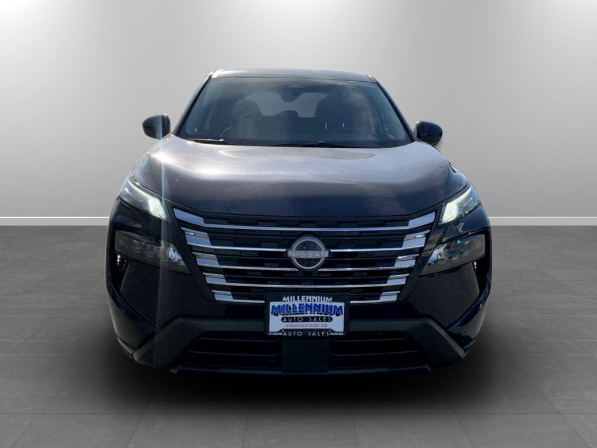 Used 2025 Nissan Rogue SV AWD/4WD image 2