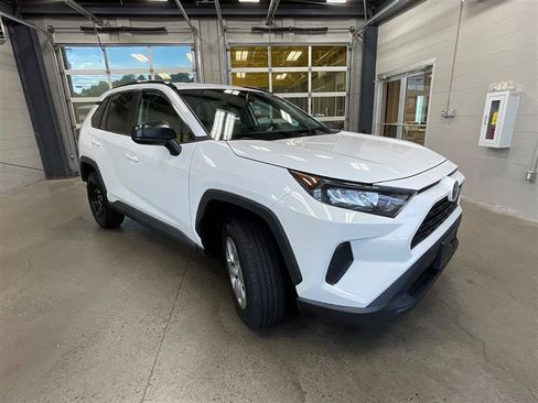 Used 2021 Toyota RAV4 LE FWD image 5