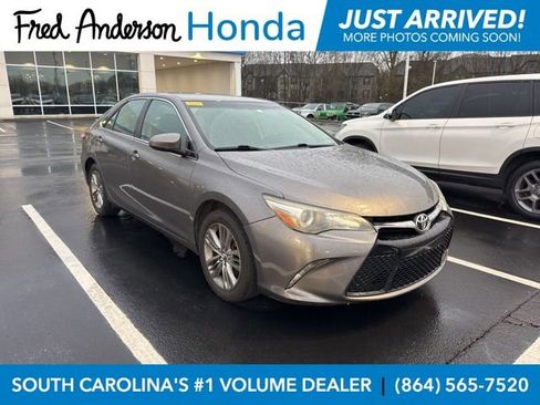 Used 2017 Toyota Camry SE image 1