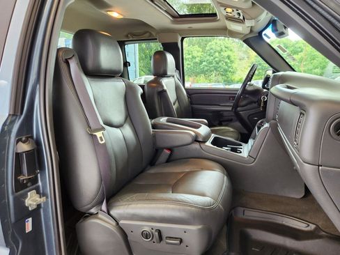 Used 2006 GMC Sierra 1500 SLT w/ Vortecmax Performance Pack AWD/4WD image 11