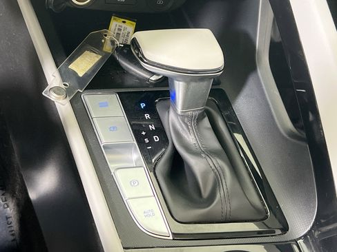 Used 2021 Hyundai Elantra Limited image 17