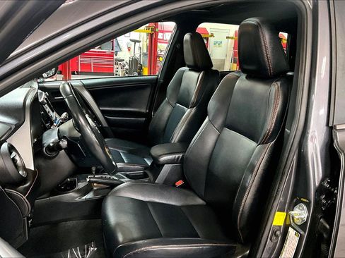 Used 2017 Toyota RAV4 SE image 24